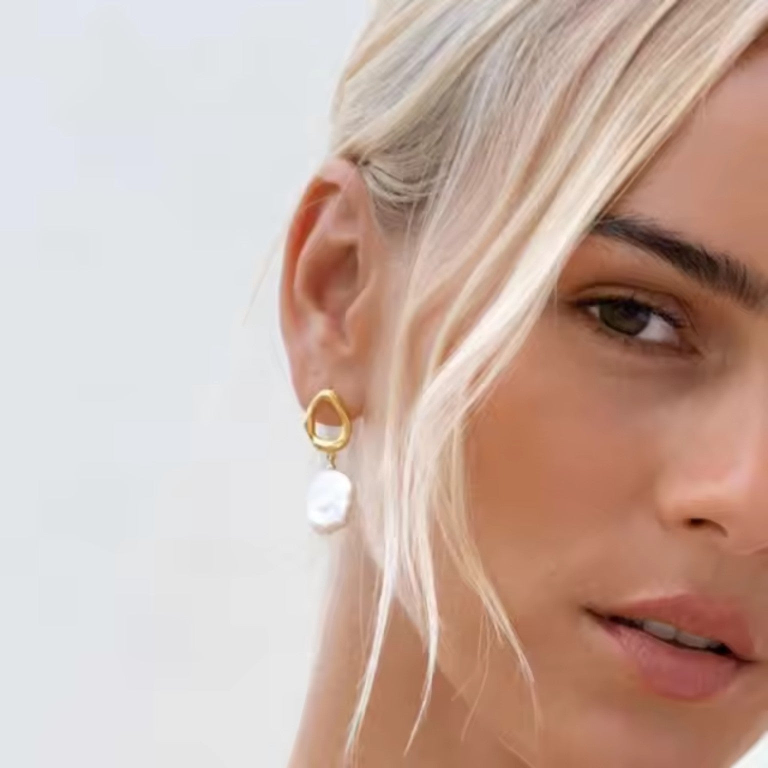 Elysian Freshwater Pearl Earrings
