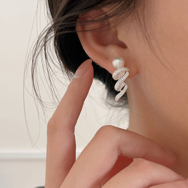 Pearl Twist Earrings
